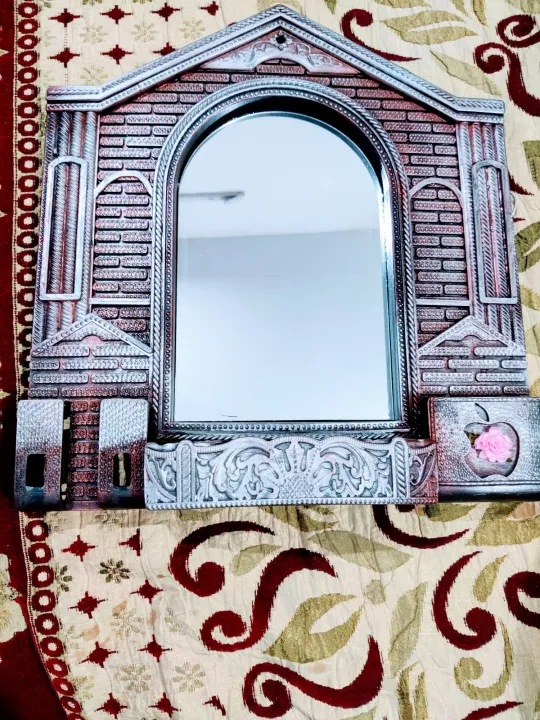 Hut%20shape%20Mirror%20with%20Beautiful%20Decore%20-%20Image%202