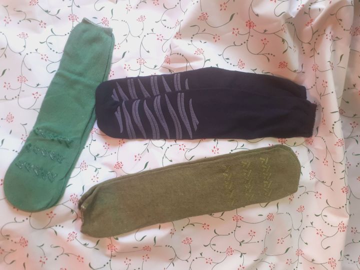 6%20Pair%20Anti%20Slip%20Grip%20Non%20Skid%20Crew%20Cotton%20%20Socks%20-%20Image%203