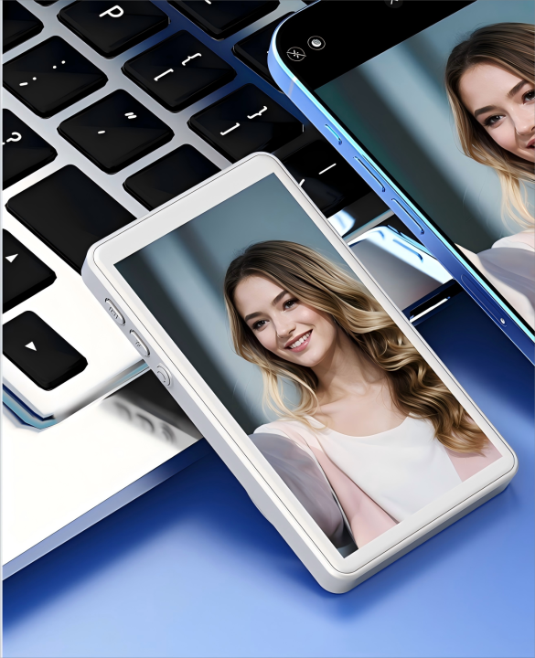 Magnetic%20Phone%20Monitor%20-%20Real-Time%20Selfie/Rear%20Cam%20-%204K%20Streaming%20Assistant%20-%20Wide%20Angle%20-%20Fits%20Most%20Phones%20-%20Image%203
