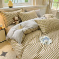 3pcs Simple, soft and skin-friendly duvet cover 3-piece set (1 duvet cover +2 pillowcases) (without core) Modern and breathable. 