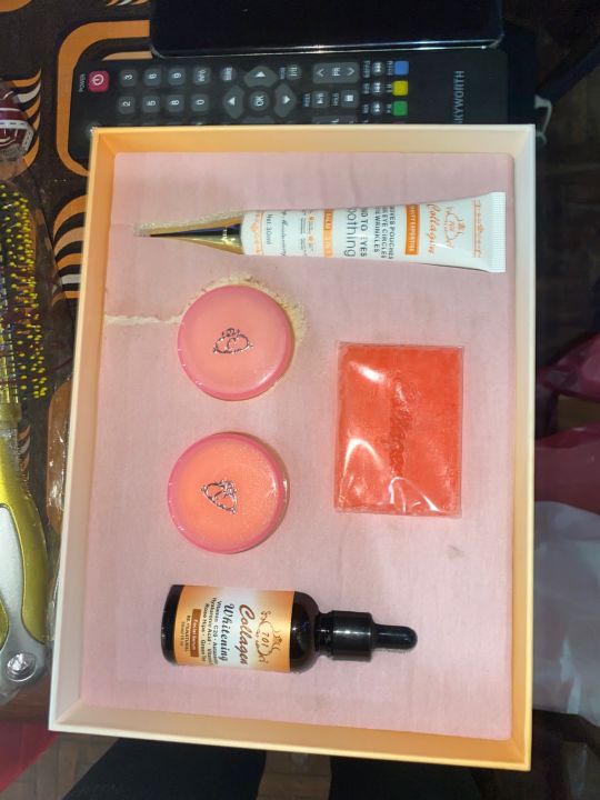 Collagen%205%20Item%20Skin%20Care%20Set%20-%20Best%20Gift%20For%20Your%20Love%20One%20%20%20(Praman%20Store%20Special)%20-%20Image%203