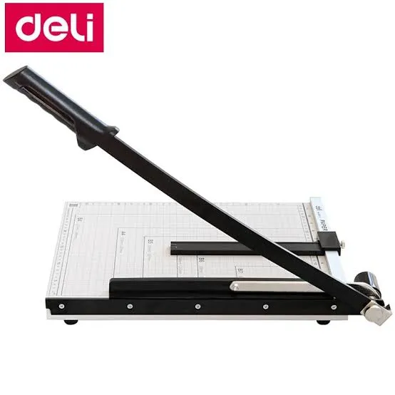 Deli%20Steel%20Paper%20Trimmer%20B4%20/%20anti%20Slip%20Feet/Unique%20Design/Comfort%20Hold%20E8013%20-%20Image%202