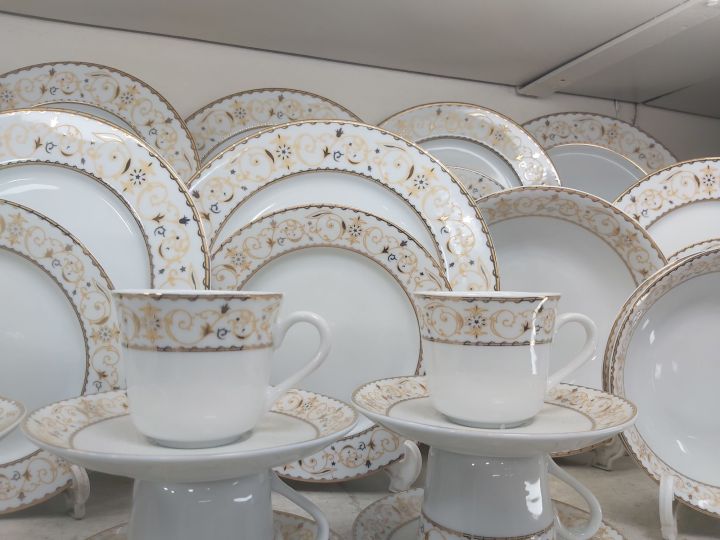 32 pic dinner set Experts quality 100% high gold...?