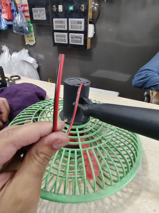 12%20Volt%20DC%20Mini%20Adjustable%20Solar%20Fan%20For%20Both%20Indoor%20&%20Outdoor%20Use%20%20(10%20inches)%20-%20Image%205