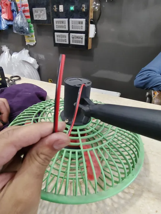 12%20Volt%20DC%20Mini%20Adjustable%20Solar%20Fan%20For%20Both%20Indoor%20&%20Outdoor%20Use%20%20(10%20inches)%20-%20Image%205