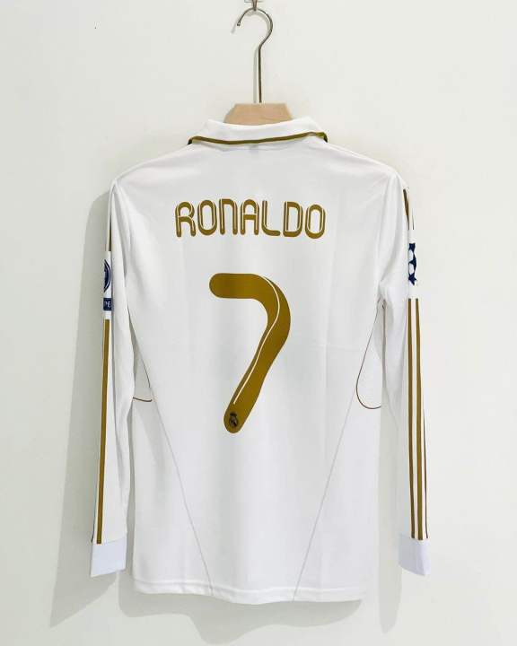 Real%20Madrid%202011/12%20Vintage%20Kit%20-%20Image%203