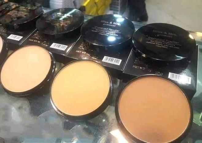 Miss%20&%20Mrs%20Compact%20Powder%20All%20Shade%2001/02/03/04/05%20-%20Image%204