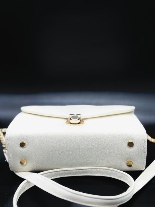 white%20coloured%20strap%20bag%20-%20Image%203