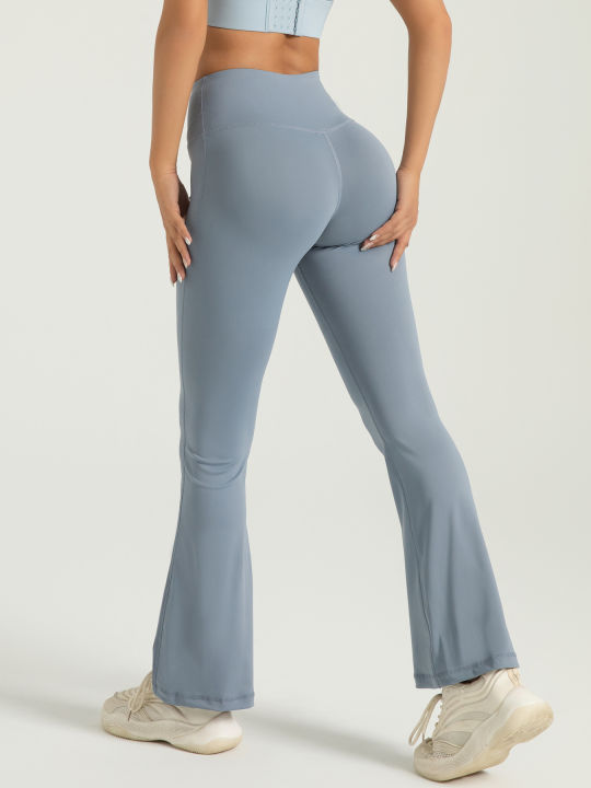 Women's%20High%20Waisted%20Bootcut%20Yoga%20Pants%20-%20Flared%20Leggings%20for%20Workout%20and%20Casual%20Wear%20-%20Comfortable%20and%20Stylish%20Activewear%20-%20Image%202