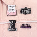 Ojo de Loca No Se Equivoca Enamel Pin Funny Humorous Spanish Quote Metal Brooch Lapel Badge Jewelry  For Friends ﻿. 