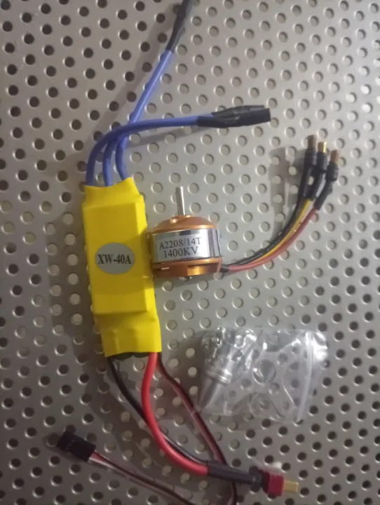 1400kv%20/%202600kv%20/%201000kv%20/%201100kv%20/%201800kv%20bldc%20brushless%20motor%20+%2040a%20brushless%20ESC%20for%20making%20drone%20plane%20car%20boats%20and%20many%20more%20projects%20-%20Image%204