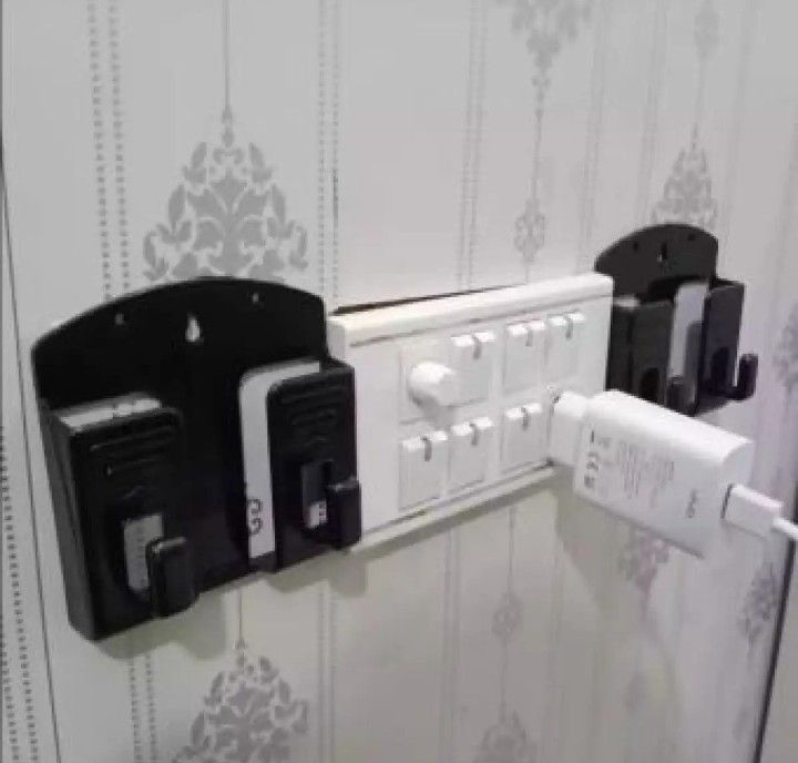 Wall%20Mounted%20Mobile%20Phone%20Holder%20Pack%20of%204%20Charging%20Stand%20Holders%20-%20Image%202
