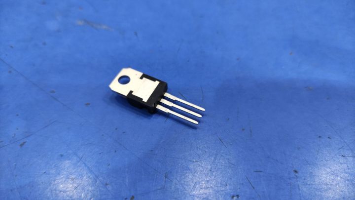 3pcs%20of%207805%20voltage%20regulator%2012volt%20to%205volt%20step%20down%20-%20Image%204