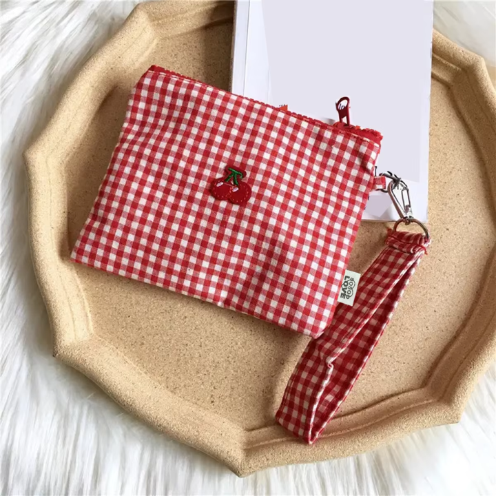 Red%20Cherry%20Canvas%20Makeup%20Bag,%20Portable%20and%20Easy%20to%20Carry.%20Red%20Plaid,%20Large%20Capacity%20Cosmetic%20Lipstick%20Storage%20Bag.%20-%20Image%207