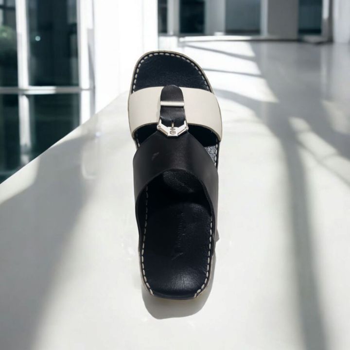 Moonwalk%20UAE%20%E2%80%93%20Arabic%20Footwear%20Collection%202025%20-%20Image%209
