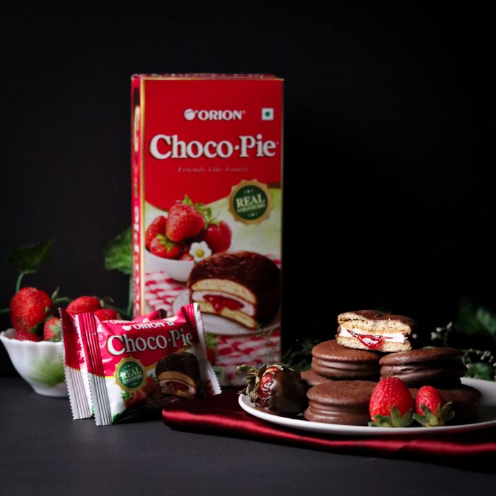ORION%20Strawberry%20Choco%20Pie%20%7C%20Centre-filled%20Chocolate%20Biscuit%201Box,%206Packs%20Inside%20Box%20(28g%20each)%20-%20Image%204