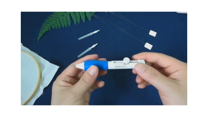 Punch Needle Tool. Adjustable Needle Length Embroidery Needle Punch with 3 Sizes Needle Pen Kit Tool.