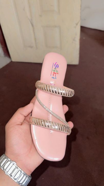 New%20women's%20and%20stylish%20and%20unique%20with%20comfortable%20ladies%20for%20girls%20flat%20slippers%20-%20Image%205