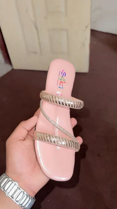 New%20women's%20and%20stylish%20and%20unique%20with%20comfortable%20ladies%20for%20girls%20flat%20slippers%20-%20Image%205