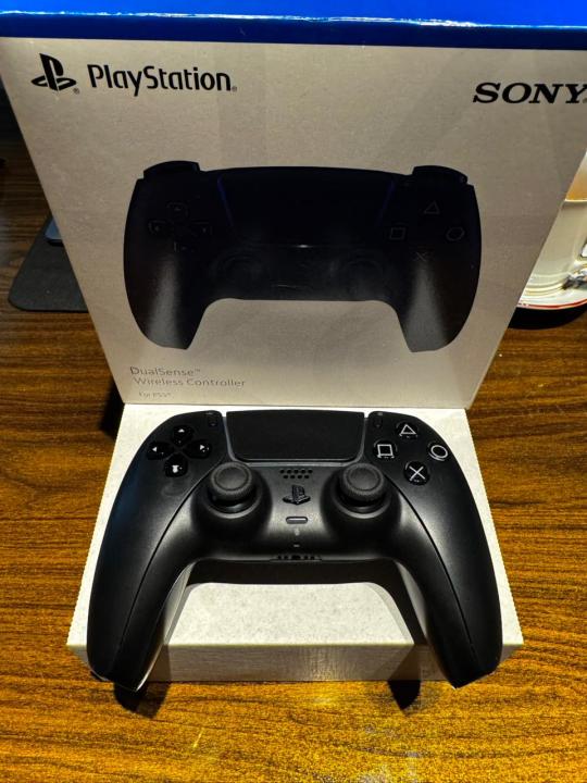 PlayStation%205%20DualSense%20Wireless%20Controller%20-%20Image%202