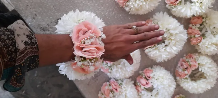 gajra%20kangan%20bangle%20artificial%20flowers%20pink%20and%20white%20imported%20floral%201%20hand%201%20peice%20-%20Image%205
