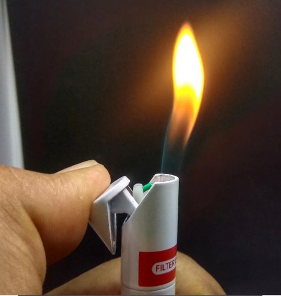 Marlboro%20light%20cigarette%20lighter%20-%20Image%202