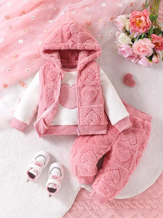 Three%20Piece%20Set%20of%20Fashionable%20and%20Casual%20Jacquard%20Love%20Plush%20Hooded%20Vest%20and%20Love%20Plush%20Top%20and%20Pants%20Set%20for%20Baby%20Girls%20-%20Image%202