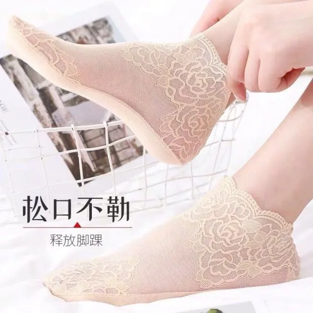 Women%20shallow%20transparent%20invisible%20thin%20non%20slip%20lace%20socks%20-%20Image%206