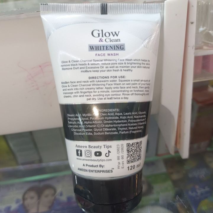 GLOW%20&%20CLEAN-%20Whitening%20Face%20Wash%20Charcoal%20Men%20&%20Women%20-120Ml%20-%20Image%203