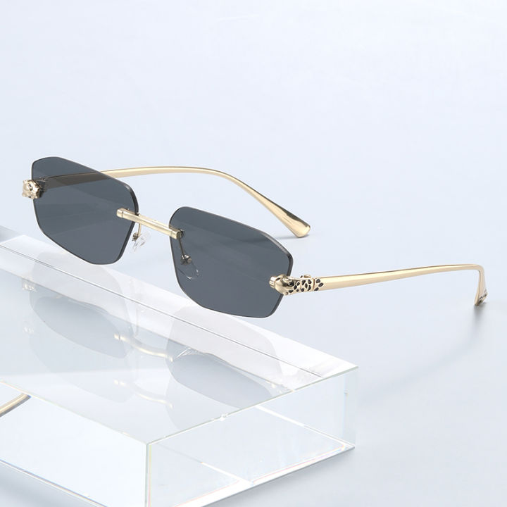 Anti-ultraviolet,%20Lightweight%20Metal-free%20Frame%20Sunglasses,%20Trendy%20And%20Stylish%20For%20Both%20Men%20And%20Women%20Car%20Sunglasses2520%20-%20Image%205