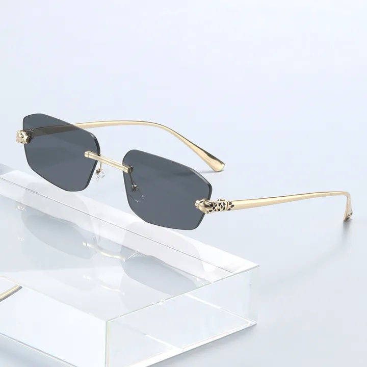 Anti-ultraviolet,%20Lightweight%20Metal-free%20Frame%20Sunglasses,%20Trendy%20And%20Stylish%20For%20Both%20Men%20And%20Women%20Car%20Sunglasses2520%20-%20Image%205