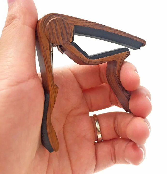 Miwayer%20Guitar%20Capo%20for%20Acoustic%20and%20Electric%20Guitars%20Rosewood%20Color%20with%205%20Picks%20-%20Image%204