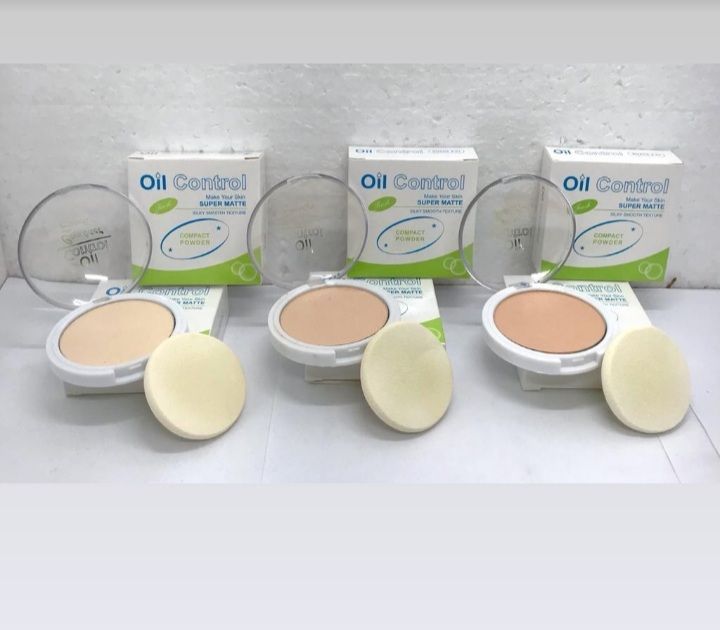Fresh%20Super%20Matte%20Oil%20Control%20Compact%20Powder%20-%20Image%202