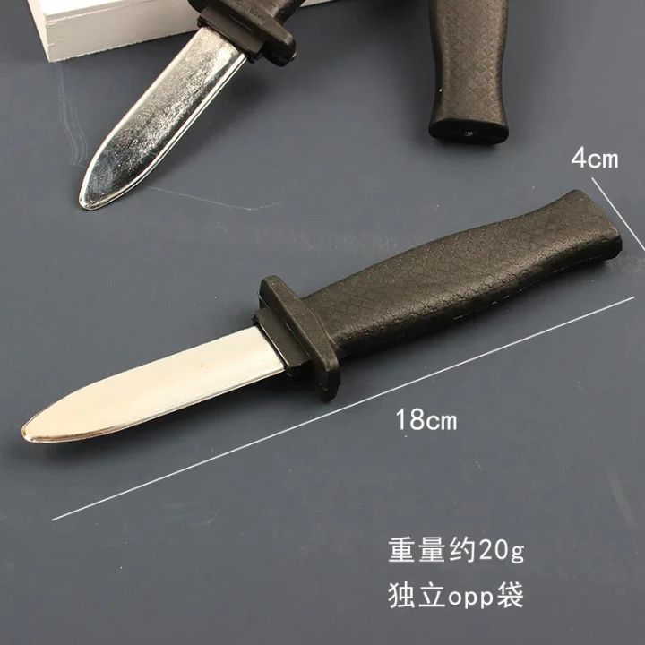 Retractable%20Prank%20Knife%20-%20Harmless%20Plastic%20Comedy%20Prop%20for%20Adults%20&%20Kids,%20Joke%20Magic%20Trick%20Gift%20-%20Image%204