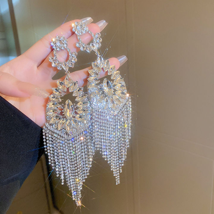 Exaggerated%20Rhinestone%20Flower%20Drop%20Earrings%20for%20Women%20Personality%20Hollow%20Long%20Earrings%20Fashion%20European%20and%20American%20Jewelry%20-%20Image%206