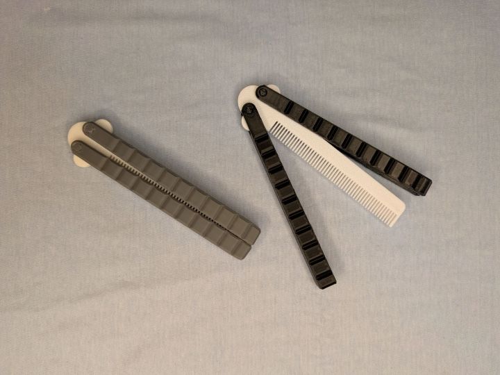 Butterfly%20Comb%20%E2%80%93%20Folding%20Balisong%20Style%20Hair%20Comb%20%7C%20Fidget%20Trainer%20-%20Image%202
