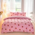 3pcs/set Small Strawberry Print Duvet Cover Set(1 Duvet Cover & 2 Pillowcase)Soft And Skin-Friendly Duvet Cover Bedding Set.