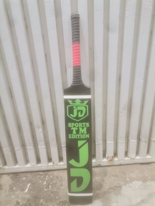 JD%20TM%20Taimoor%20Mirza%20Edition%20TAPE%20BALL%20EXCLUSIVE%20CRICKET%20BAT%20-%20Image%204