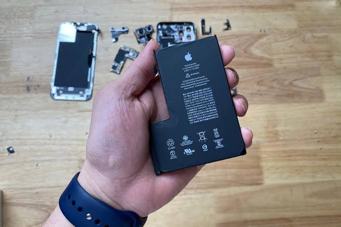 Iphone 12 Pro Max Battery In 3687mah Battery Capacity/ Replacement Battery In Black Color And In Original Quality