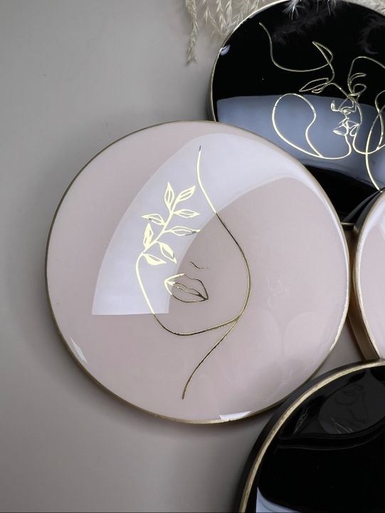 Handmade%20continuous%20line%20art%20decal%20resin%20coasters%20%7C%20interior%20design%20%7C%20luxury%20dining%20%7C%20drinks%20coaster%20%7C%20housewarming%20gift%20%7C%20valentines%20gift%20-%20Image%203