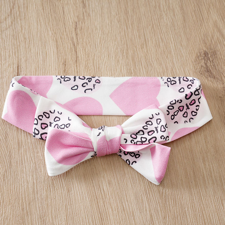 Mother's%20Day%20Themed%20Baby%20Short-Sleeved%203-Piece%20Set%20for%20Girls%20(0-18%20Months),%20Pink%20Hearts%20and%20Bow%20Design%20-%20Image%206
