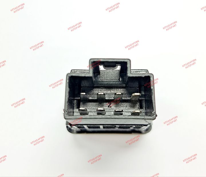 Isuzu%20NPR%20parts%20emergency%20power%20switch/lamp%20switch,%20for%2012V-24v%208%20pin%20-%20Image%204