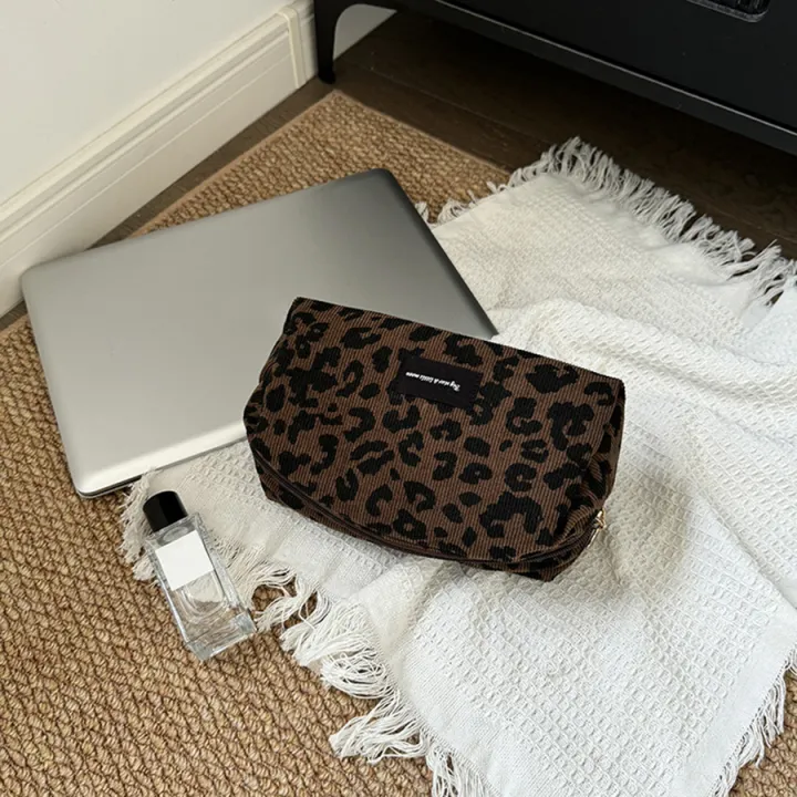 Unique%20Leopard%20Print%20Makeup%20Bag%20%E2%80%A2%20Large-Capacity%20Cosmetic%20Organizer%20%E2%80%A2%20Lipstick%20Storage%20Pouch%20-%20Image%204