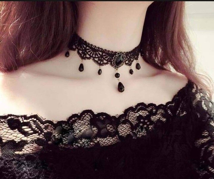 Gothic%20Black%20Lace%20Choker%20Necklace%20for%20Women%20%E2%80%93%20Vintage%20Style%20with%20Black%20Beads%20%E2%80%93%20Adjustable%20Party%20&%20Cosplay%20Jewelry%20-%20Image%204