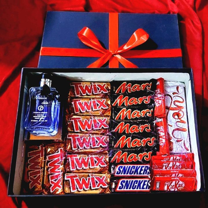Gift%20box%20of%20chocolates%20and%20perfume%20-%20Image%203