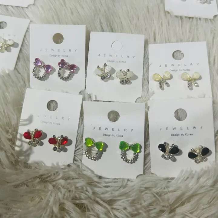 Women's%20Classic%20Ear%20Studs%201%20Pair%20-%20Image%202