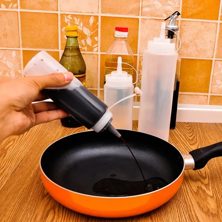 Ketchup%20BBQ%20Sauces%20Olive%20Oil%20Bottle%20Large%20Squeeze%20Condiment%20Bottles%20with%20NozzlesDispenser%20Squeeze%20Sauce%20Bottle%20Kitchen%20Gadget%20-%20Image%204