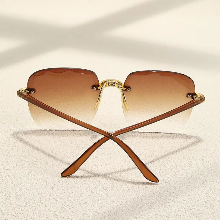 Square%20Frameless%20Classic%20Gradient%20Women%20Sunglasses%20-%20Image%203