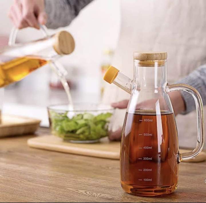 OIL%20JUG%20WITH%20WOODEN%20LID%20%7C%20AIR%20TIGHT%20WOODEN%20LID%20%7C%201000Ml%20,%20MEASURING%20OIL%20JUG%20%7C%20HIGH%20QUALITY%20BOROSILICATE%20MADE%20Glass%20%7C%20light%20in%20weight%20%7C%20can%20use%20in%20everyday%20kitchen%20utensils%20-%20Image%202