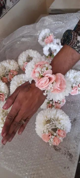 gajra%20kangan%20bangle%20artificial%20flowers%20pink%20and%20white%20imported%20floral%201%20hand%201%20peice%20-%20Image%208